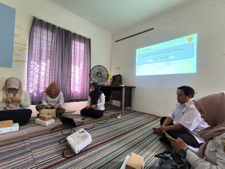 Rabu, 04 Juni 2025, Kelurahan Karang Anyar menghadiri Menghadiri Rakor Persiapan Verval KRS dan PK 2025 di Balai Penyuluh Kecamatan Sungai Kunjang