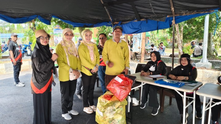 Kamis, 05 Juni 2025 Kelurahan Karang Anyar menghadiri kegiatan Apel memperingati Hari Lingkungan Hidup di Lap. Parkir Gor Segiri Samarinda.