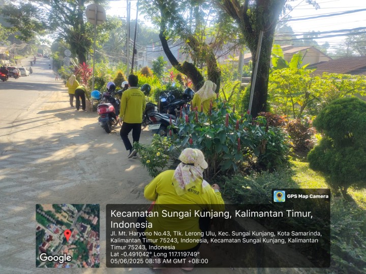 Kamis, 05 Juni 2025, para Staf Karang Anyar melaksanakan aksi pungut sampai plastik di Sepanjang Jalan MT. Haryono, Samarinda.