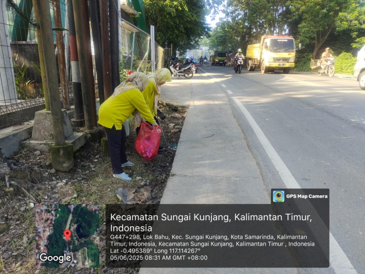 Kamis, 05 Juni 2025, para Staf Karang Anyar melaksanakan aksi pungut sampai plastik di Sepanjang Jalan MT. Haryono, Samarinda.