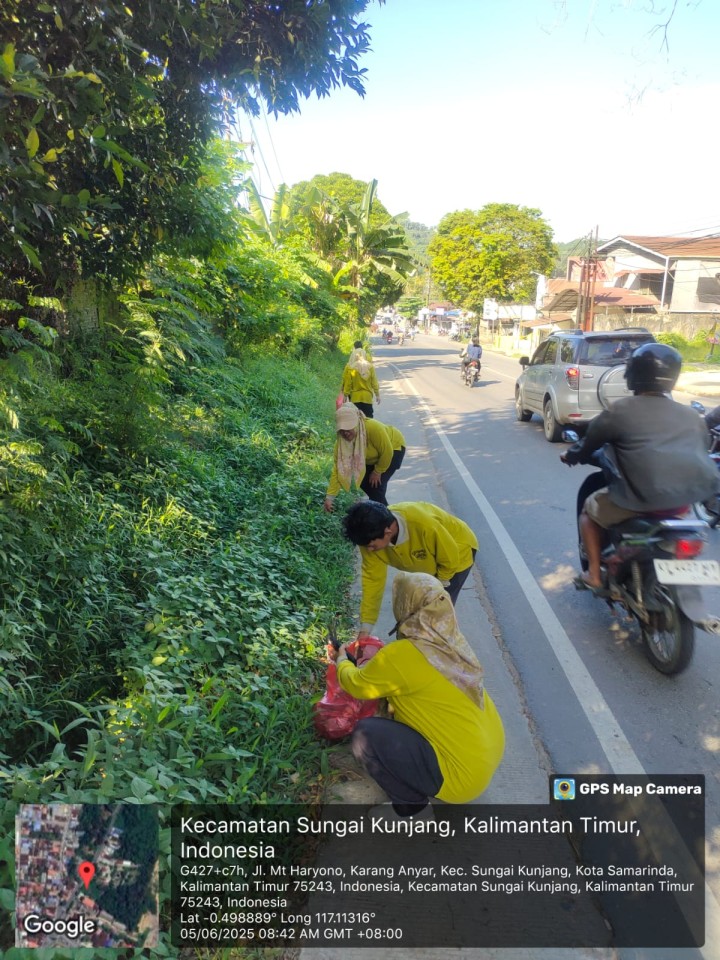 Kamis, 05 Juni 2025, para Staf Karang Anyar melaksanakan aksi pungut sampai plastik di Sepanjang Jalan MT. Haryono, Samarinda.