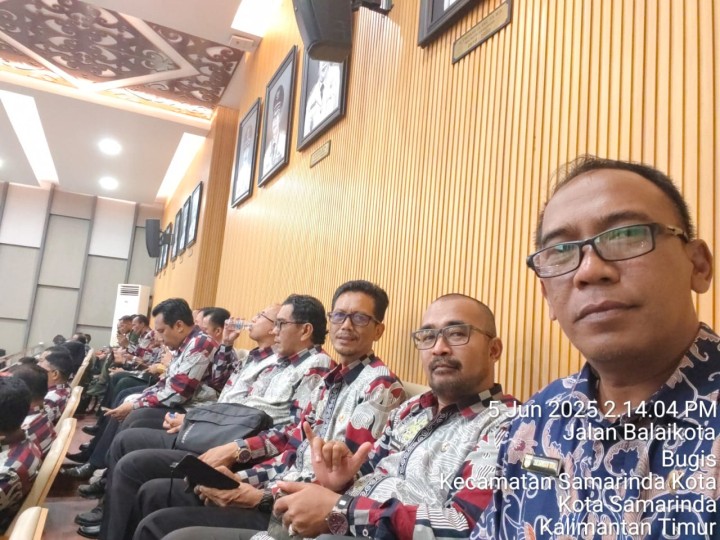 KAMIS, 05 Juni 2025, Kelurahan Karang Anyar menghadiri kegiatan Rakor bersama Wali Kota Samarinda di Ruang Rapat Mangkupalas Balaikota Samarinda.