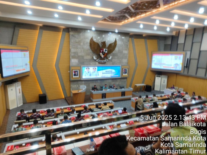 KAMIS, 05 Juni 2025, Kelurahan Karang Anyar menghadiri kegiatan Rakor bersama Wali Kota Samarinda di Ruang Rapat Mangkupalas Balaikota Samarinda.