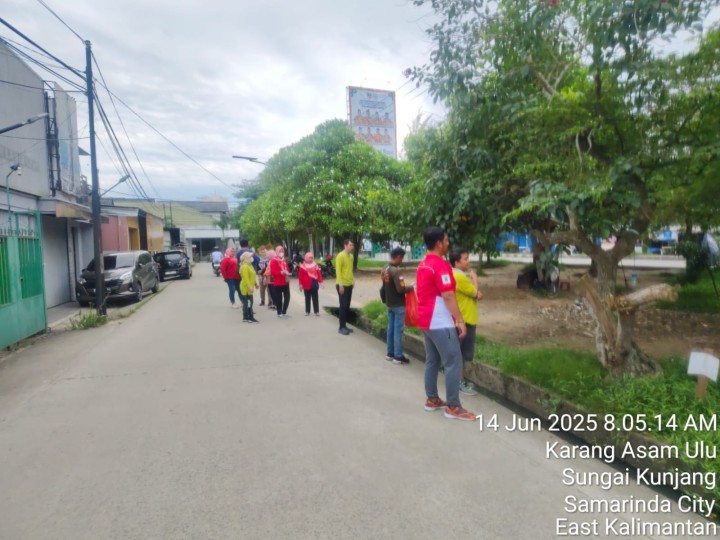Sabtu, 14 Juni 2025, Kelurahan Karang mengikuti kegiatan Gotong royong se Kecamatan Sungai Kunjang di sepanjang Jalan Untung Suropati Samarinda