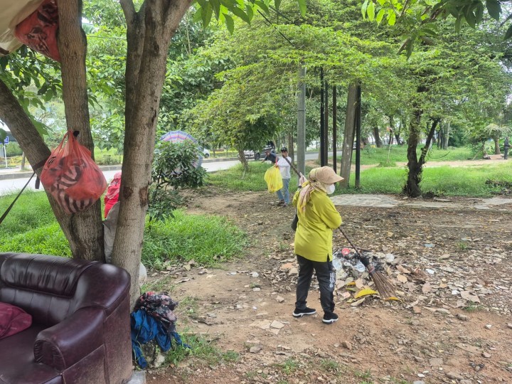 Sabtu, 14 Juni 2025, Kelurahan Karang mengikuti kegiatan Gotong royong se Kecamatan Sungai Kunjang di sepanjang Jalan Untung Suropati Samarinda