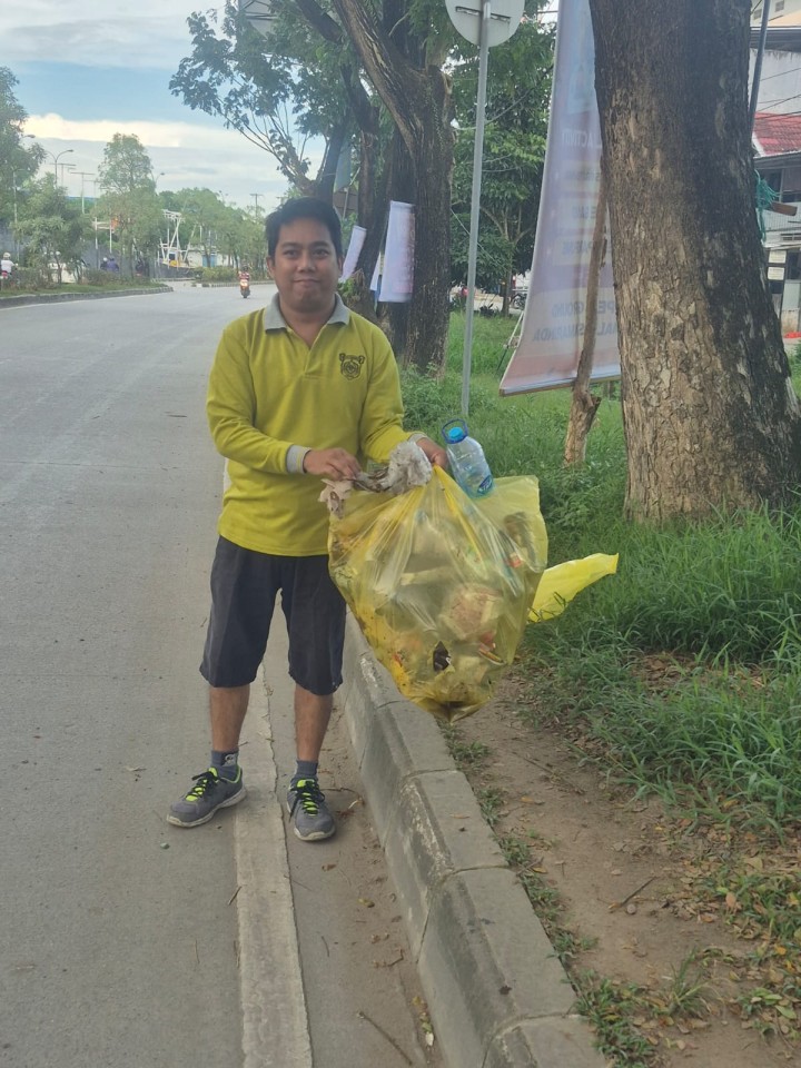 Sabtu, 14 Juni 2025, Kelurahan Karang mengikuti kegiatan Gotong royong se Kecamatan Sungai Kunjang di sepanjang Jalan Untung Suropati Samarinda