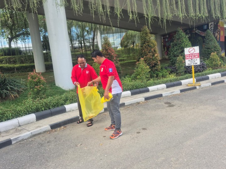 Sabtu, 14 Juni 2025, Kelurahan Karang mengikuti kegiatan Gotong royong se Kecamatan Sungai Kunjang di sepanjang Jalan Untung Suropati Samarinda
