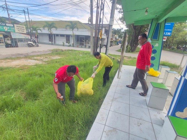 Sabtu, 14 Juni 2025, Kelurahan Karang mengikuti kegiatan Gotong royong se Kecamatan Sungai Kunjang di sepanjang Jalan Untung Suropati Samarinda