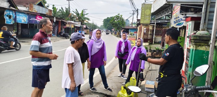 Minggu, 15 Juni 2025, Kelurahan Karang Anyar membantu mengawasi jalannya kegiatan gotong royong bulanan yang berlangsung di RT013, 016, 020, 027 dan 037 Kel.Karang Anyar