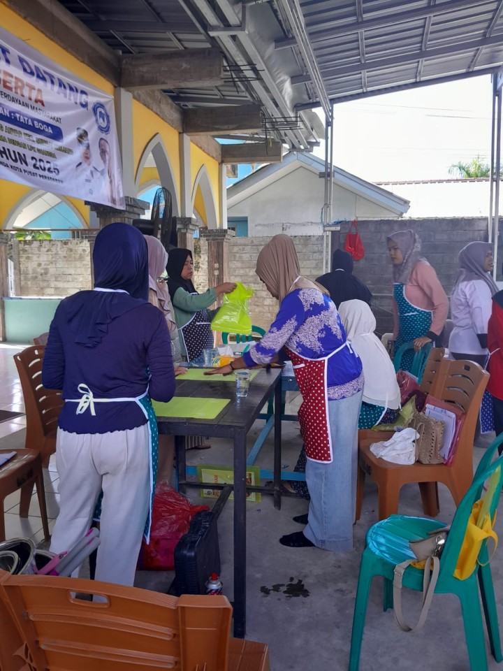 Selasa, 17 Juni 2025, Kelurahan Karang Anyar membantu mengawasi jalannya kegiatan Probebaya bidang Pemberdayaan untuk kegiatan pelatihan keterampilan TATA BOGA pada Dasawisma Pokmas Cendana