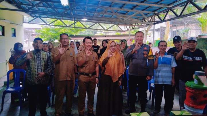 Selasa, 24 Juni 2025, Kecamatan Sungai Kunjang dan Kelurahan Karang Anyar membuka dan sekaligus mengikuti kegiatan Sosialisasi Pengelolaan Sampah untuk warga Kelurahan Karang Anyar dan kegiatan dilaksanakan di Kantor Kelurahan Karang Anyar.
