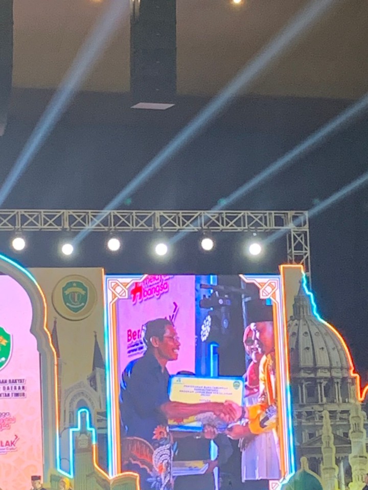 Rabu, 25 Juni 2025, Kelurahan Karang Anyar menghadiri acara Pemberian bantuan secara simbolis untuk program GratisPol Pemprov Kaltim di Plenary Hall Samarinda Convention Hall.