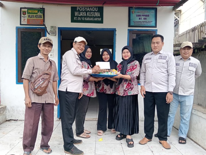 Senin, 30 Juni 2025, Kelurahan Karang Anyar  menghadiri kegiatan Probebaya bidang Pemberdayaan berupa Penyerahan Bantuan Makanan Tambahan dari Pokmas Cendana ke 5 Posyandu yang berada di wilayah Pokmas Cendana Kelurahan Karang Anyar.