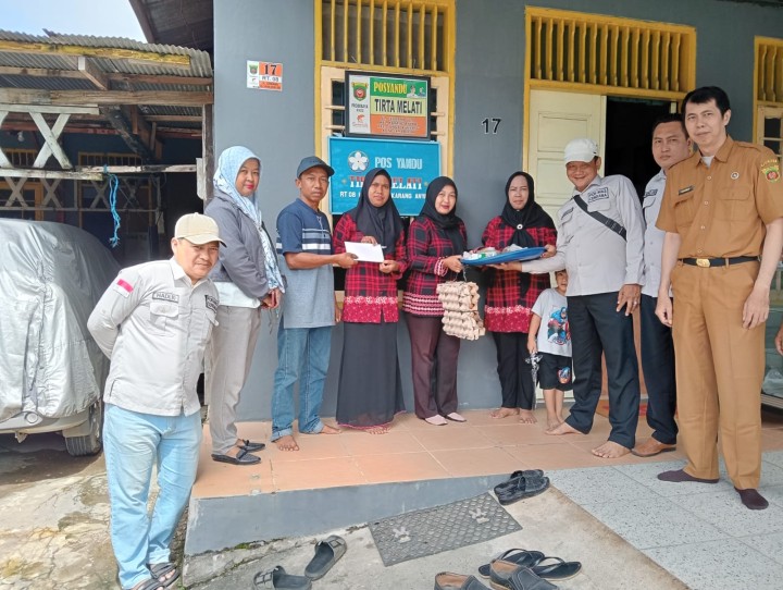 Senin, 30 Juni 2025, Kelurahan Karang Anyar  menghadiri kegiatan Probebaya bidang Pemberdayaan berupa Penyerahan Bantuan Makanan Tambahan dari Pokmas Cendana ke 5 Posyandu yang berada di wilayah Pokmas Cendana Kelurahan Karang Anyar.
