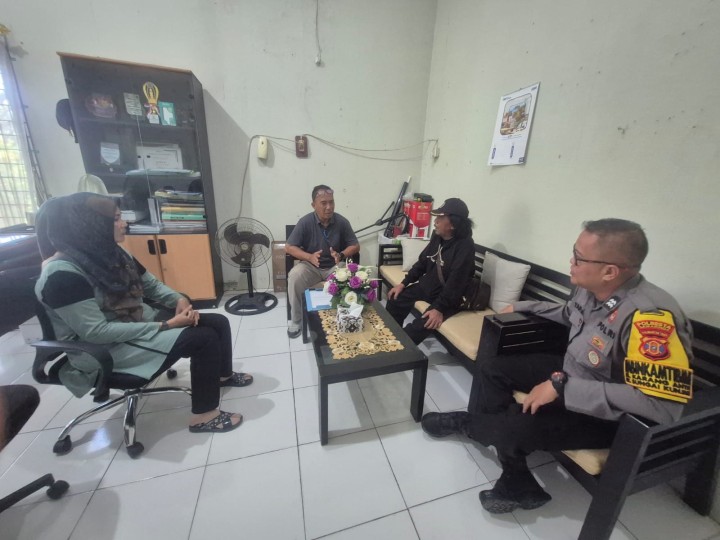 Jumat, 04 Juli 2025, Kelurahan Karang Anyar bersama Unsur Keamanan dan Pembinaan Kelurahan Karang Anyar melakukan mediasi kepada warga terkait polemik lahan di Jalan Ulin RT.029 Karang Anyar.
