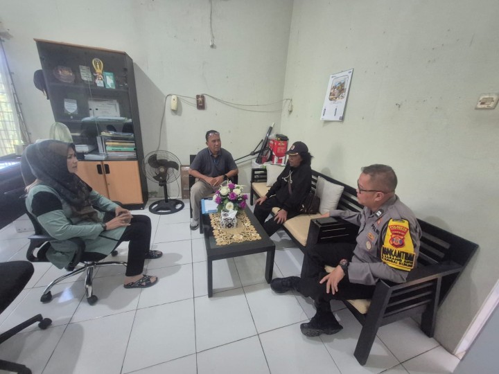 Jumat, 04 Juli 2025, Kelurahan Karang Anyar bersama Unsur Keamanan dan Pembinaan Kelurahan Karang Anyar melakukan mediasi kepada warga terkait polemik lahan di Jalan Ulin RT.029 Karang Anyar.