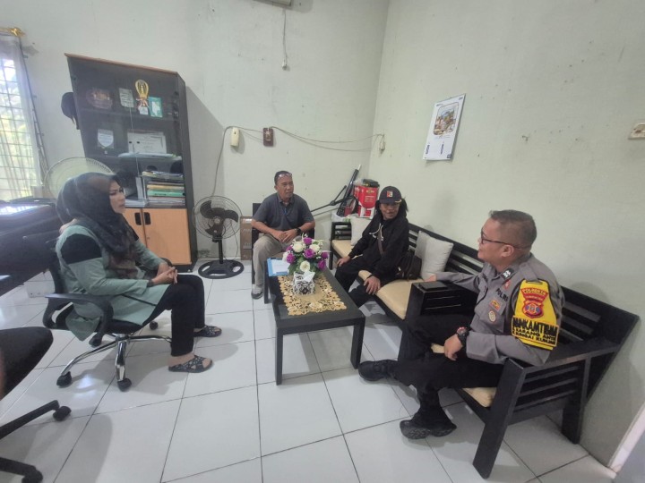 Jumat, 04 Juli 2025, Kelurahan Karang Anyar bersama Unsur Keamanan dan Pembinaan Kelurahan Karang Anyar melakukan mediasi kepada warga terkait polemik lahan di Jalan Ulin RT.029 Karang Anyar.