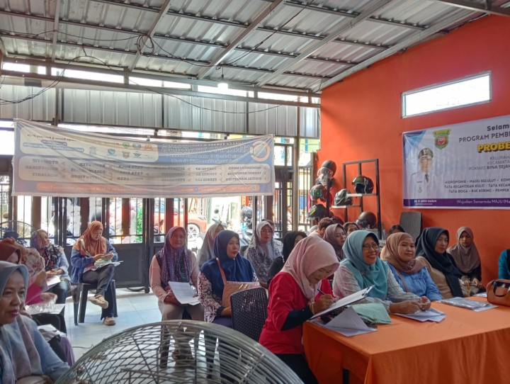 Jumat, 04 Juli 2025, Program Probebaya 2025 bidang Pemberdayaan Kelurahan Karang Anyar berupa Pelatihan Tata Boga dan Tata Rias bagi warga di wilayah Pokmas Meranti-Kahoi dan Pokmas Kelapa Gading di LPK Ganesa Samarinda.
