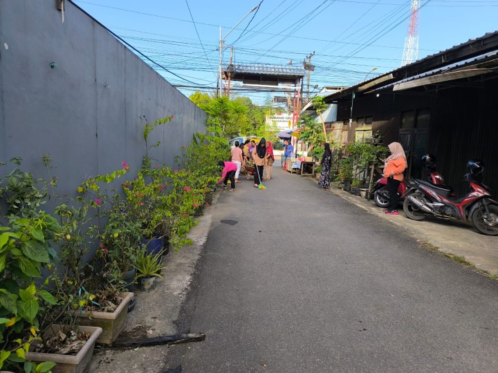 Minggu, 06 Juli 2025 Kelurahan Karang Anyar melakukan pengawasan terhadap jalannya kegiatan gotong royong di RT.015,019,020,021 Kel.Karang Anyar.