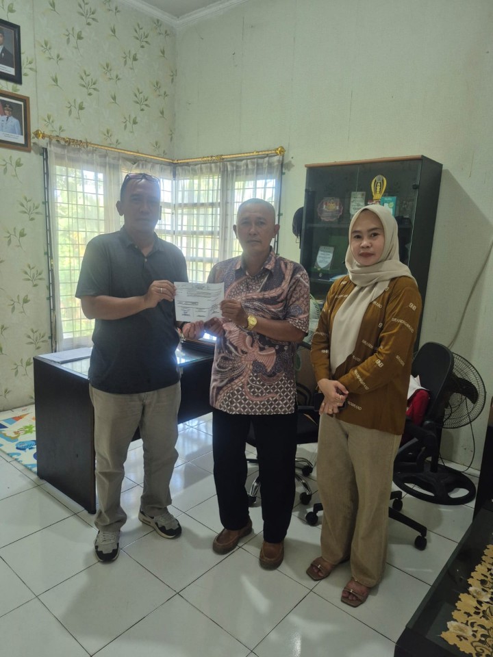 Selasa, 08 Juli 2025, Kelurahan Karang Anyar melakukan acara penyerahan dana kegiatan Probebaya bidang Pemberdayaan Masyarakat dan Sapras kepada Ketua Pokmas Cendana, Ketua Pokmas Kelapa Gading dan Ketua Pokmas Me-Kah