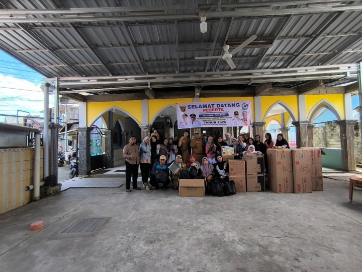 Selasa, 08 Juli 2025 Kelurahan Karang Anyar menghadiri kegiatan serah terima Peralatan Pelatihan Tata Boga dari LPK Ganesa ke Para peserta pelatihan dari Pokmas Cendana.