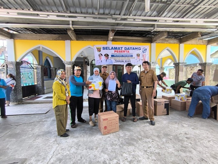 Selasa, 08 Juli 2025 Kelurahan Karang Anyar menghadiri kegiatan serah terima Peralatan Pelatihan Tata Boga dari LPK Ganesa ke Para peserta pelatihan dari Pokmas Cendana.