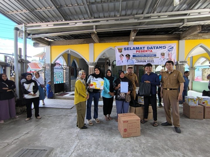 Selasa, 08 Juli 2025 Kelurahan Karang Anyar menghadiri kegiatan serah terima Peralatan Pelatihan Tata Boga dari LPK Ganesa ke Para peserta pelatihan dari Pokmas Cendana.