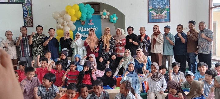 Jumat, 11 Juli 2025 Kelurahan Karang Anyar mendampingi Tim plastic hero Kelurahan Karang Anyar meraih Juara II Lomba Kebersihan Dengan Tema "Plastic Hero  2025"  yang diadakan pihak kecamatan sungai kunjang dengan tema : "Kumpulkan Plastikmu Ambil Hadiahmu”.
