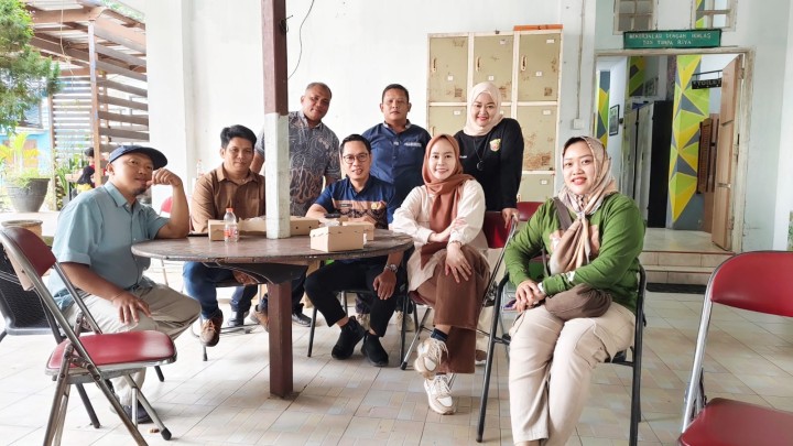 Jumat, 11 Juli 2025 Kelurahan Karang Anyar mendampingi Tim plastic hero Kelurahan Karang Anyar meraih Juara II Lomba Kebersihan Dengan Tema "Plastic Hero  2025"  yang diadakan pihak kecamatan sungai kunjang dengan tema : "Kumpulkan Plastikmu Ambil Hadiahmu”.