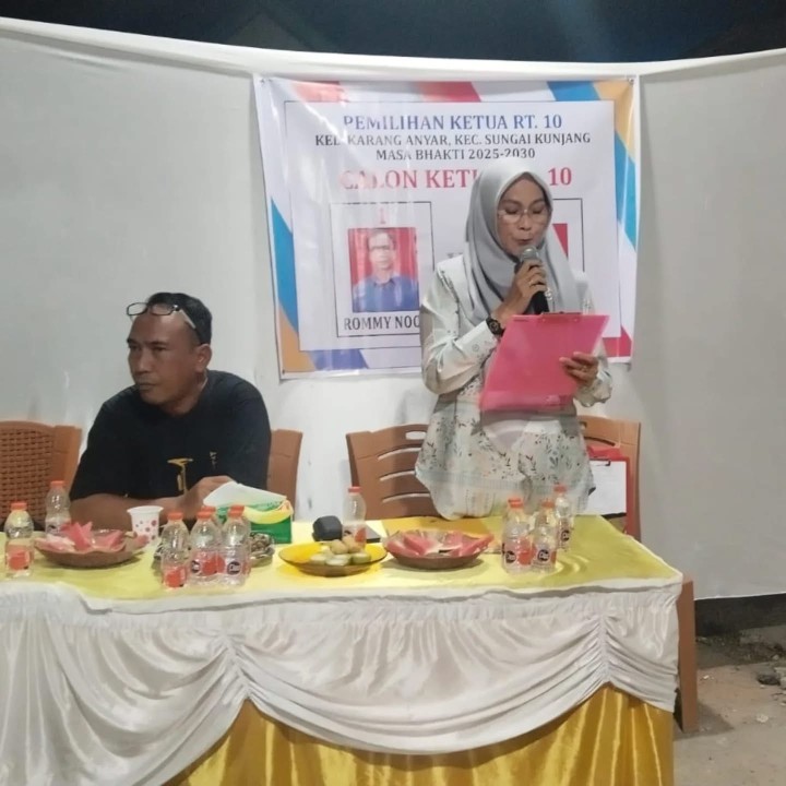Jumat, 11 Juli 2025 Kelurahan Karang Anyar bersama Unsur Keamanan dan Pembinaan serta Lembaga Kemasyarakatan Kelurahan mengikuti dan mendampingi jalannya proses pemilihan Ketua RT.010 Periode 2025-2030 di Jalan Cendana Gang 10