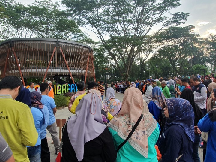 Sabtu, 12 Juli 2025  Kelurahan Karang Anyar  mengikuti kegiatan gotong royong bersama ASN se Pemkot Samarinda di Taman Cerdas PKK Samarinda