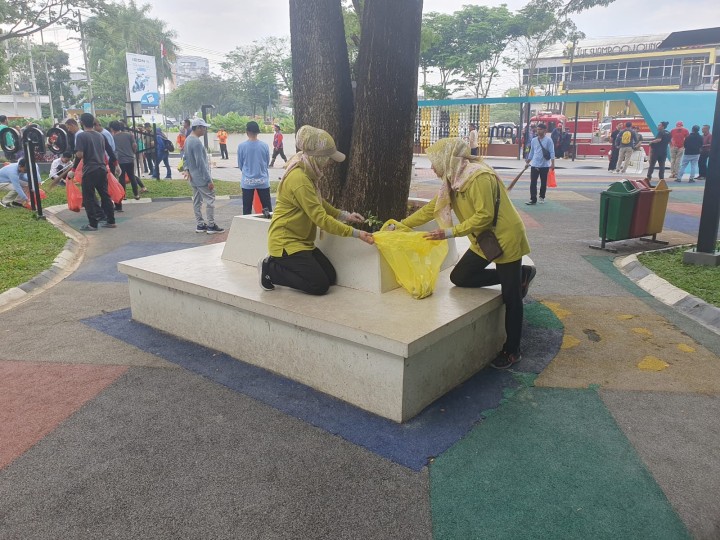 Sabtu, 12 Juli 2025  Kelurahan Karang Anyar  mengikuti kegiatan gotong royong bersama ASN se Pemkot Samarinda di Taman Cerdas PKK Samarinda