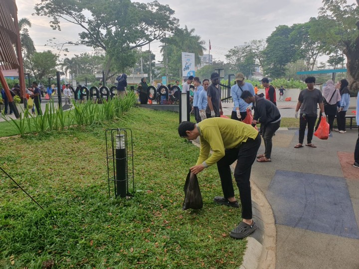 Sabtu, 12 Juli 2025  Kelurahan Karang Anyar  mengikuti kegiatan gotong royong bersama ASN se Pemkot Samarinda di Taman Cerdas PKK Samarinda
