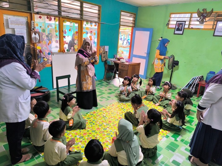 Senin, 14 Juli 2025 Kelurahan Karang Anyar mendampingi Bunda PAUD Sungai Kunjang melakukan kunjungan pada hari pertama anak-anak turun sekolah di TK Rimba, Jalan Cendana RT.014 Karang Anyar, Samarinda.