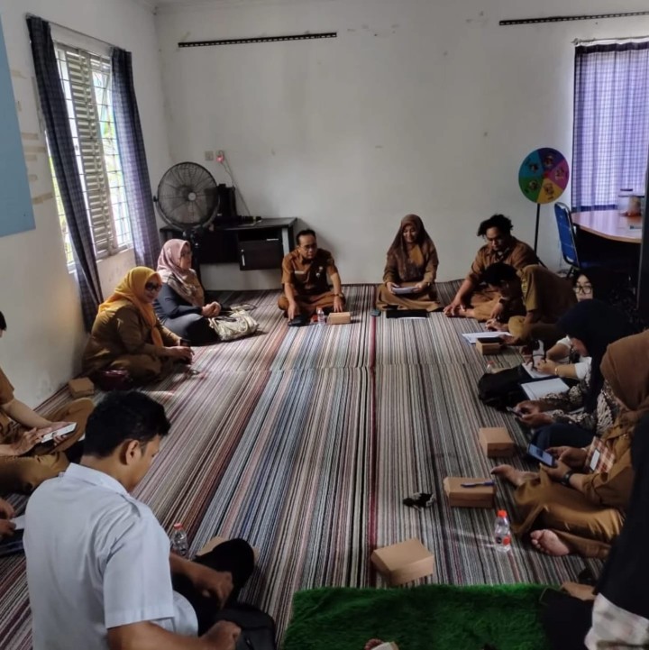 Senin, 14 Juli 2025 , Kelurahan Karang Anyar mengikuti kegiatan Rakor pembagian PMT dari Dana Orang Tua Asuh di Kantor Kecamatan Sungai Kunjang