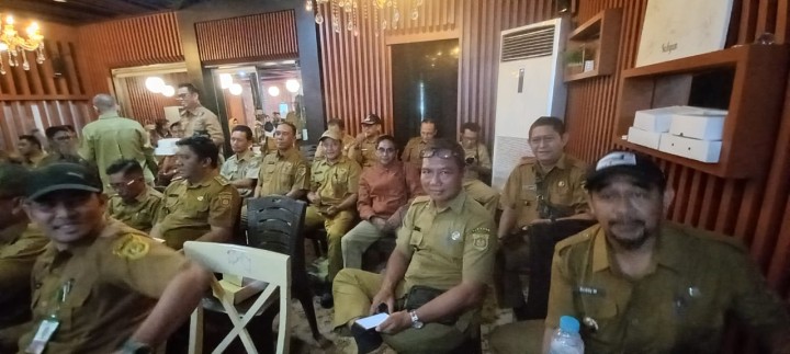 Selasa, 14 Juli 2025  Kelurahan Karang Anyar menghadiri kegiatan Rapat Koordinasi terkait Penyaluran Bantuan Pangan Beras Alokasi Bulan Juni dan Juli 2025 di Yens Delight Cafe & Resto, Jln.Juanda, Samarinda