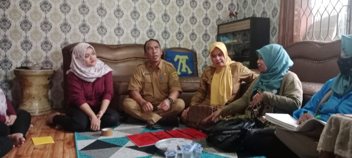 Selasa, 14 Juli 2025, Kelurahan Karang Anyar mendampingi PKK Kelurahan Karang Anyar mengikuti kegiatan Pembinaan AKU HATINYA PKK di RT. 1,3,4,5 dan 6 Kelurahan Karang Anyar oleh TP PKK Kecamatan Sungai Kunjang