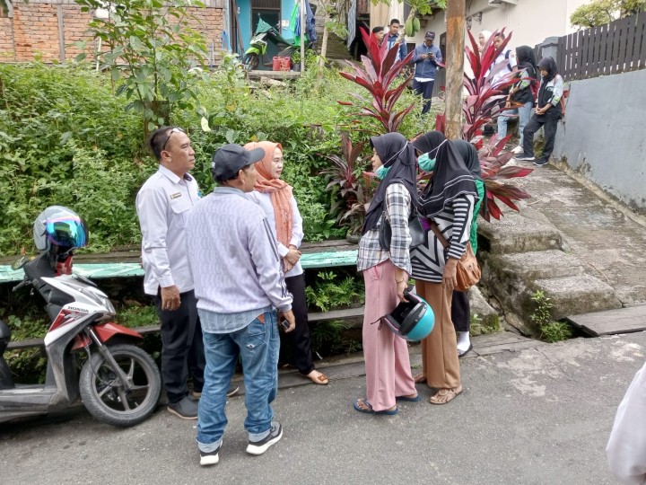 Rabu, 16 Juli 2025, Kelurahan Karang Anyar mengikuti kegiatan  Monitoring  penerima manfaat RTLH di RT. 14  bersama  Tim dari Dinas Perkim Kota Samarinda