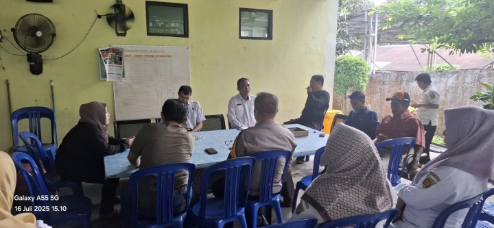 Rabu, 16 Juli 2025, Kelurahan Karang Anyar memimpin jalannya Rapat bersama Pejabat dan Staf, PKK, Forum RT, LPM, FKPM, Karang Taruna, Satlinmas membahas persiapan Kegiatan memperingati HUT RI Ke 80