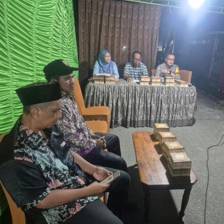 Jumat, 18 Juli 2025 Jam 20.00, Kelurahan Karang Anyar dan Lembaga Kemasyarakatan Kelurahan mengikuti dan mendampingi jalannya proses pemilihan Ketua RT.029 Periode 2025-2030 di Jalan Ulin Gang 3 RT.029