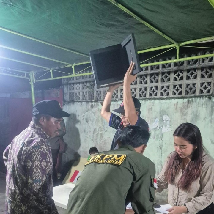 Jumat, 18 Juli 2025 Jam 20.00, Kelurahan Karang Anyar dan Lembaga Kemasyarakatan Kelurahan mengikuti dan mendampingi jalannya proses pemilihan Ketua RT.029 Periode 2025-2030 di Jalan Ulin Gang 3 RT.029