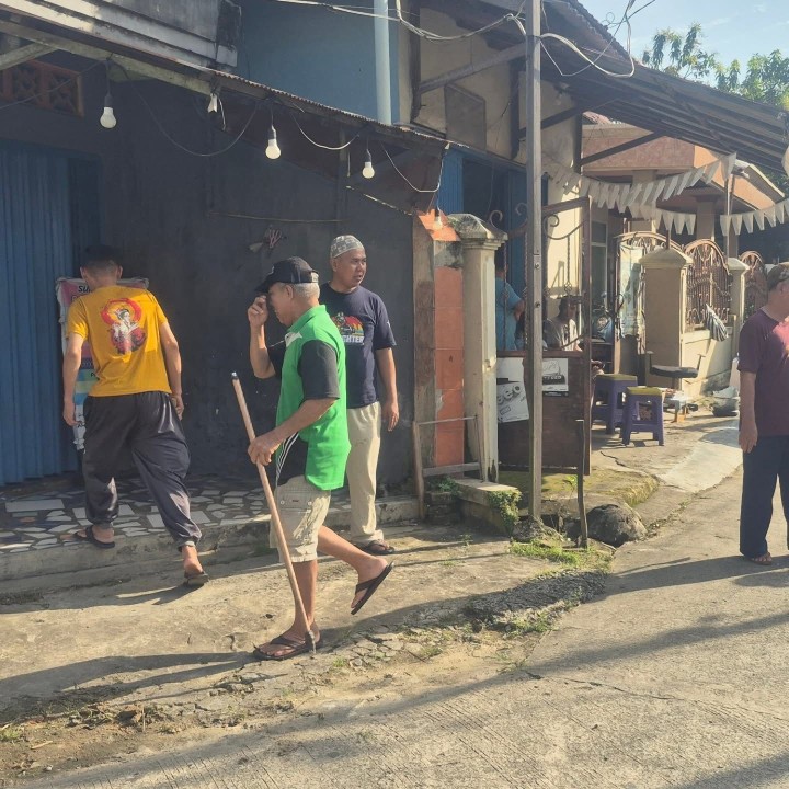 Minggu, 20 Juli 2025, Kelurahan Karang Anyar melakukan monitoring kegiatan gotong royong di wilayah RT 003,013,032,033,035 Kelurahan Karang Anyar.