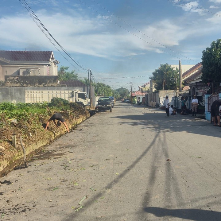 Minggu, 20 Juli 2025, Kelurahan Karang Anyar melakukan monitoring kegiatan gotong royong di wilayah RT 003,013,032,033,035 Kelurahan Karang Anyar.