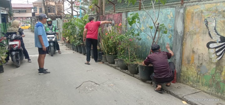 Minggu, 27 Juli 2025, Kelurahan Karang Anyar mengawasi jalannya kegiatan Gotong royong di RT.03,014,017,034 Kelurahan Karang Anyar