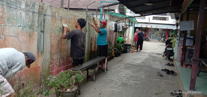 Minggu, 27 Juli 2025, Kelurahan Karang Anyar mengawasi jalannya kegiatan Gotong royong di RT.03,014,017,034 Kelurahan Karang Anyar