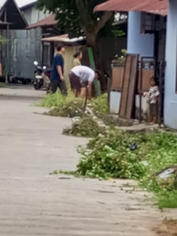 Minggu, 27 Juli 2025, Kelurahan Karang Anyar mengawasi jalannya kegiatan Gotong royong di RT.03,014,017,034 Kelurahan Karang Anyar