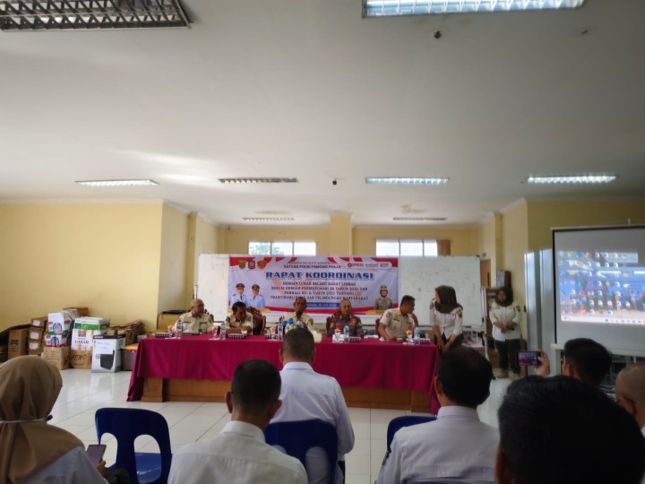 Rabu, 30 Juli 2025, Kelurahan Karang Anyar menghadiri Rapat Koordinasi dengan Lurah selaku Kasat Linmas sesuai dengan Permendagri Nomor 26  tahun 2020 dan Perwali Nomor 6 tahun 2025 tentang Trantibumlinmas dan Perlindungan Masyarakat di Ruang Pertemuan Kantor Satpol PP Kota Samarinda.