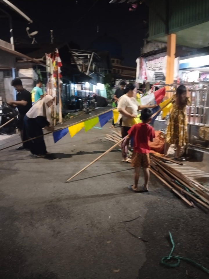 Jumat, 01 Agustus 2025, RT.015 Kel.Karang Anyar Jalan Tengkawang Gg.H.Maslan telah melaksanakan kegiatan pemasangan bendera dalam rangka persiapan HUT RI ke 80 tahun 2025