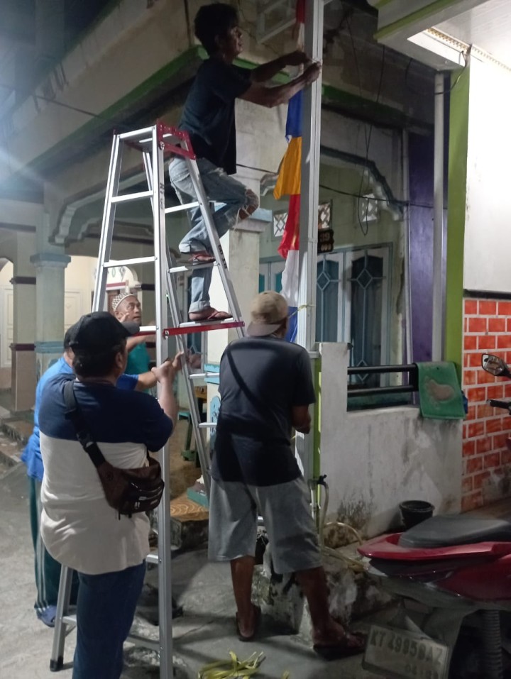 Jumat, 01 Agustus 2025, RT.009 Kel.Karang Anyar Jalan Cendana Gang 11 telah melaksanakan kegiatan pemasangan bendera dalam rangka persiapan HUT RI ke 80 tahun 2025