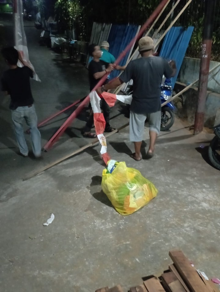 Jumat, 01 Agustus 2025, RT.009 Kel.Karang Anyar Jalan Cendana Gang 11 telah melaksanakan kegiatan pemasangan bendera dalam rangka persiapan HUT RI ke 80 tahun 2025